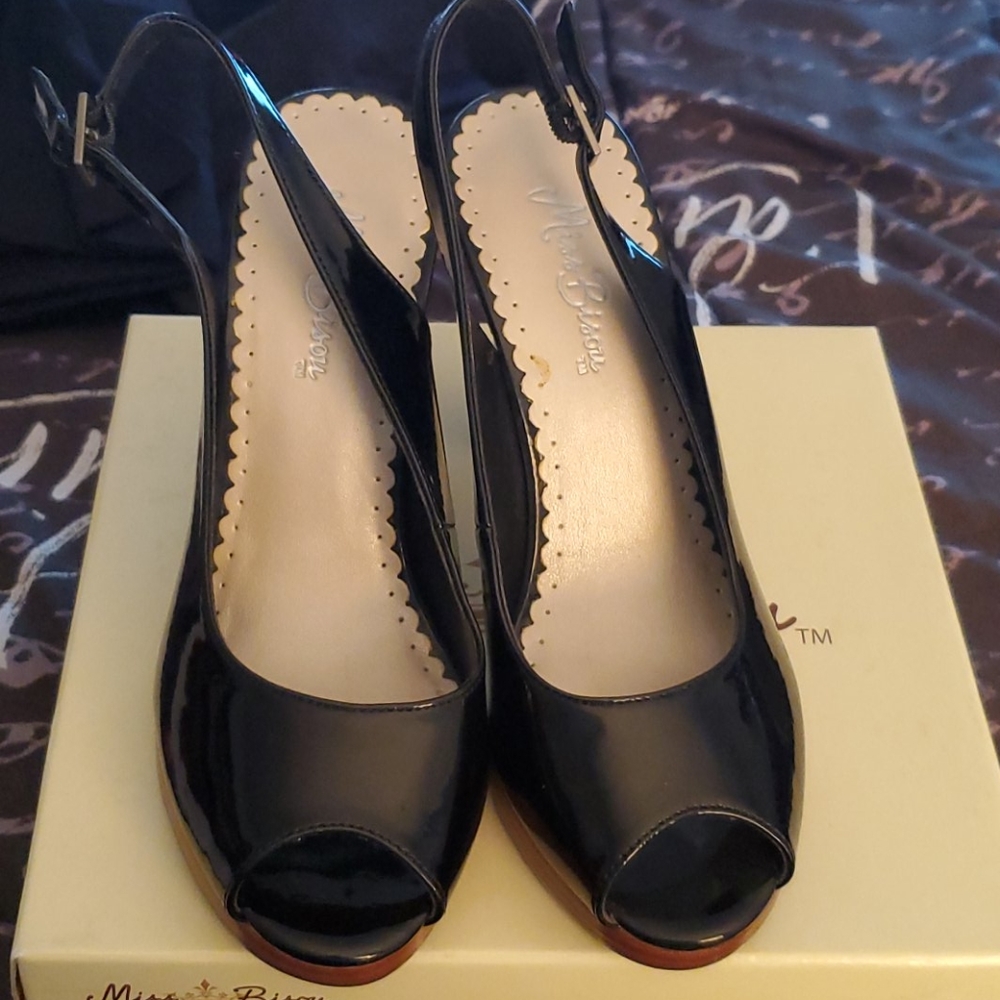 Shoes - Picture 4 of 4